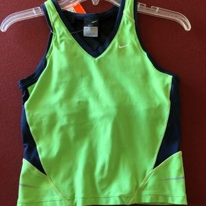 NWT NIKE Girls medium sleeveless tennis top